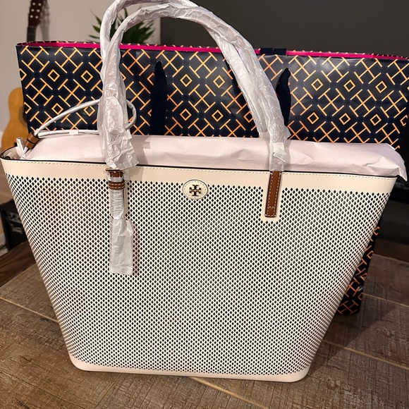 Brand new with tags Authentic Tory Burch Emerson Tote light cream - Picture 13 of 14
